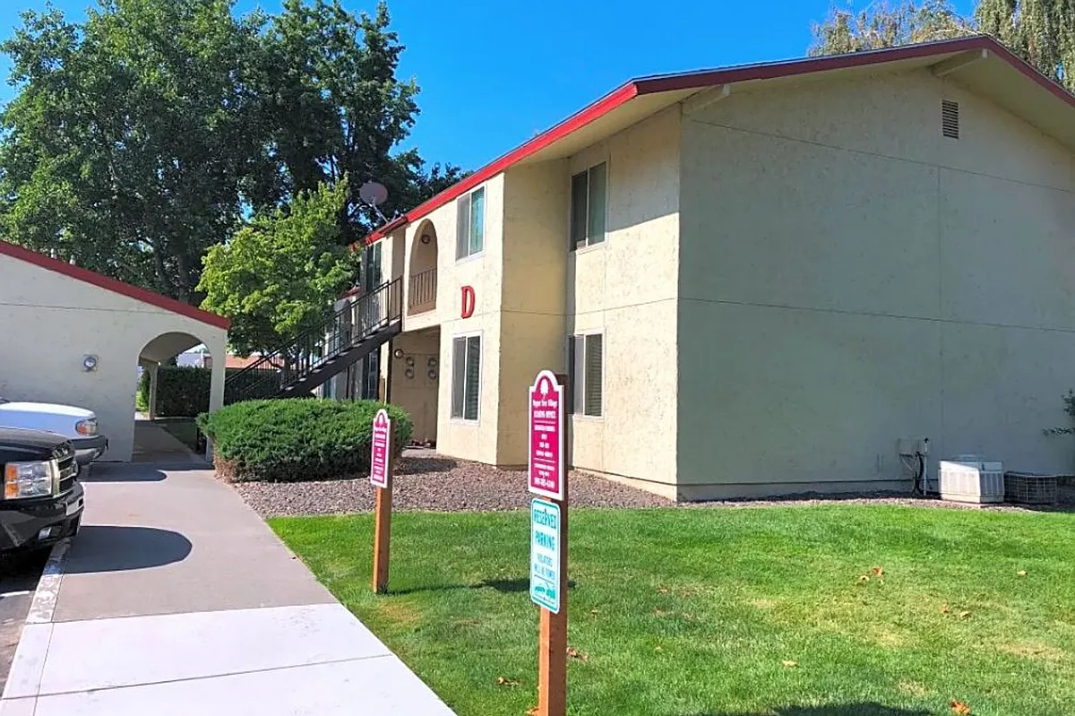 Building Photo - Pepper Tree Village Apartments