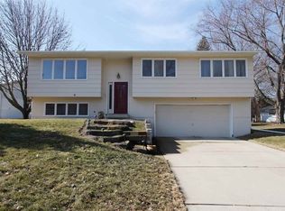 412 Westbourne Rd, Waterloo, IA 50701