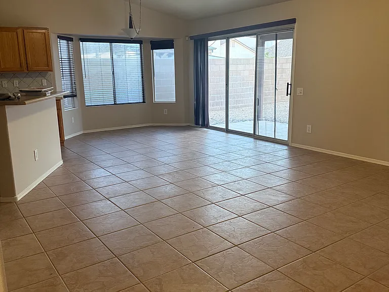 2601 W Camino Del Medrano — Photo 3