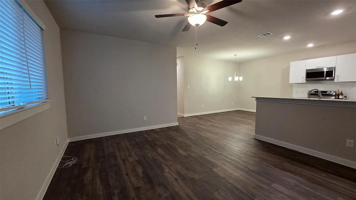 Building Photo - 9773 Grosbeak Ln
