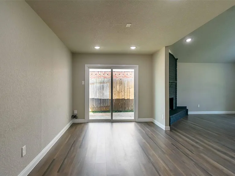 8703 Valley Ledge Dr — Photo 5