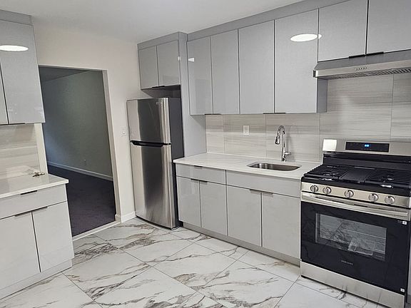 3rd image of 10857 64th Ave #2