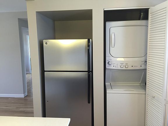 3rd image of 1134 Lake St APT 4