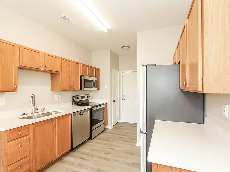 8704 Rozumny Dr — Photo 7