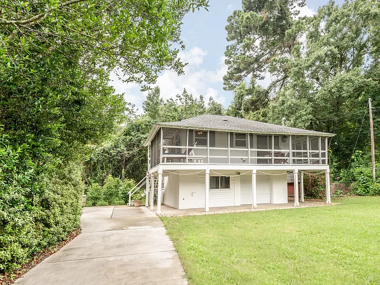 2243 Guerry Ave #B — Photo 15