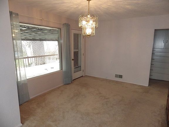 4th image of 215 W 16th St