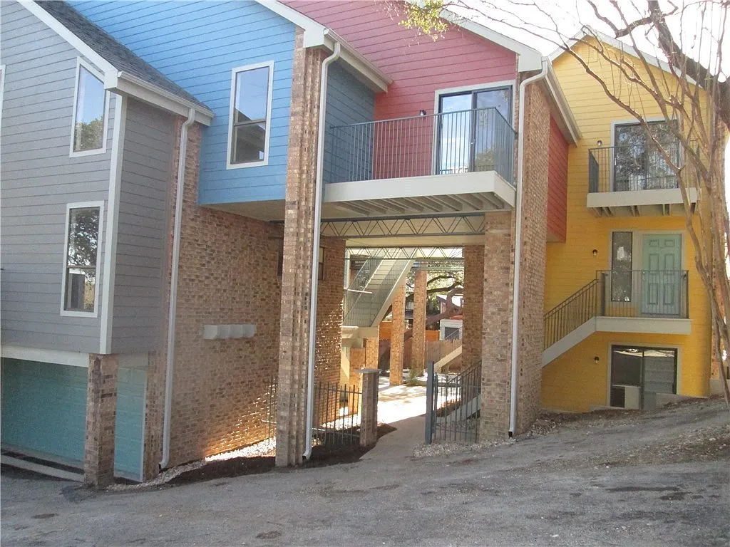 Building Photo - 513 S Park Dr