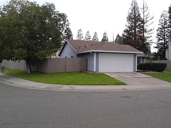 2nd image of 8474 Larchmont Oak Way