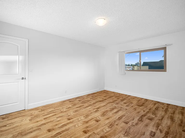 823 E Wilson Ave #C — Photo 11