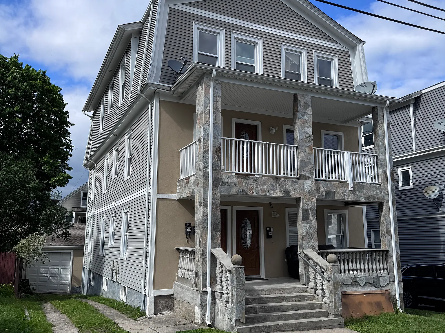 3 bed, 1160 sqft, $1,900 — Photo 1