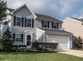 32081 Cottonwood Crst, North Ridgeville, OH 44039