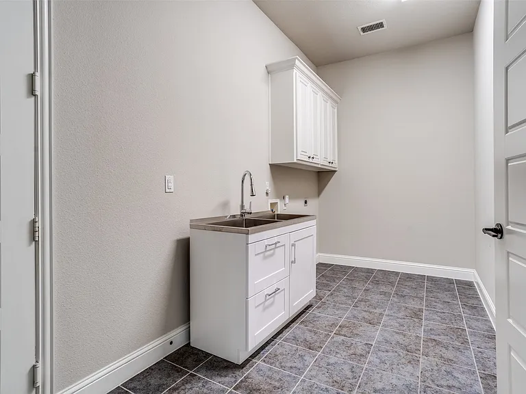 1071 Jennala Dr — Photo 25