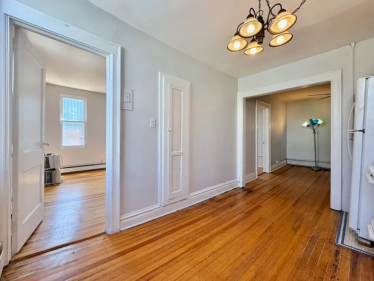 409 Monmouth St #3 — Photo 6