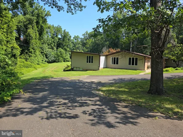 3534 Woodburn Rd, Annandale, VA 22003