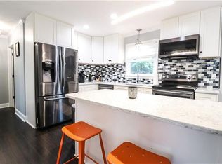 128 Cedar Rd, Hickory, NC 28601