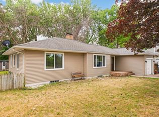 388 Viking Dr E, Maplewood, MN 55117