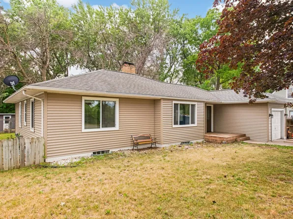 388 Viking Dr E, Maplewood, MN 55117