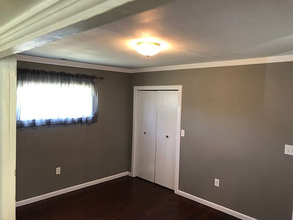 5th image of 406 N Texas St