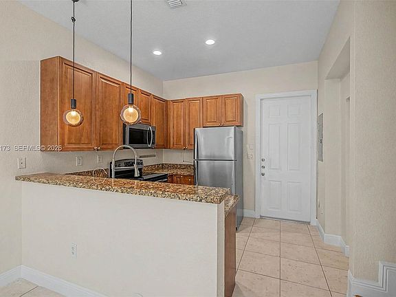 5th image of 2945 Coconut Ave APT 2