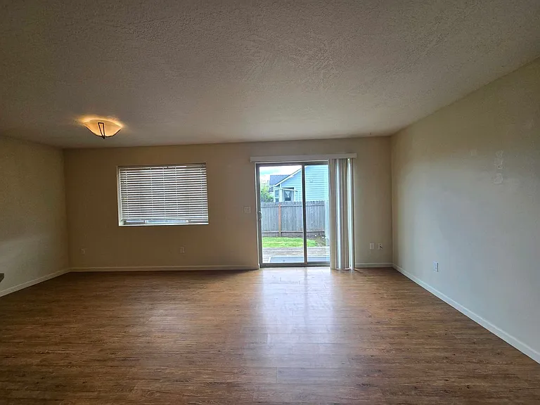 1802 College St #1810 — Photo 11
