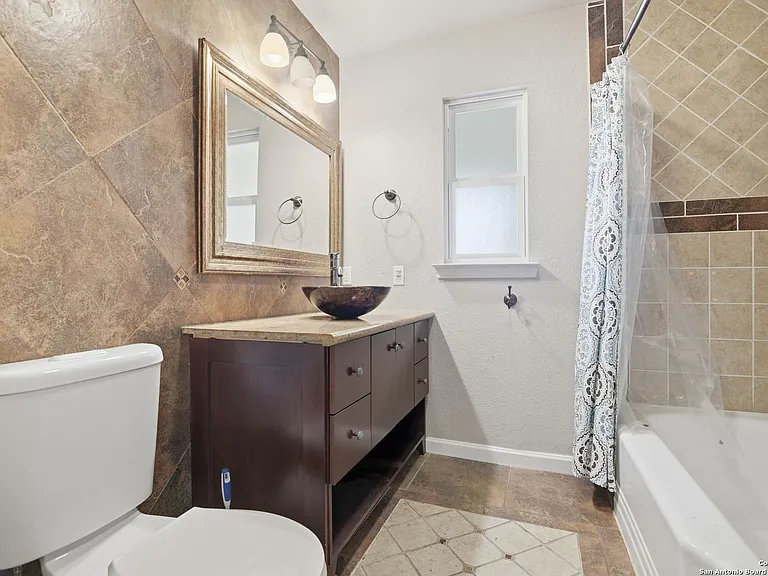 415 Calumet Pl — Photo 29