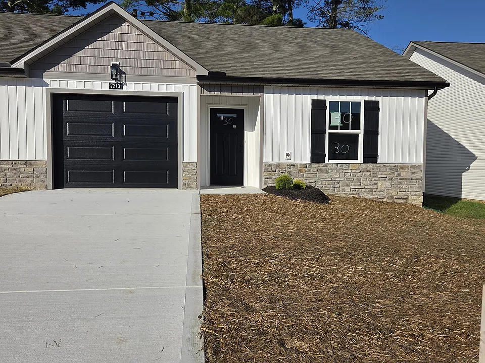 7313 Woodpecker Way