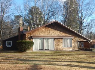 698 Pond Rd, Manchester, ME 04351