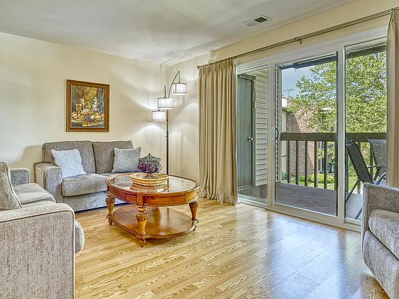 2nd image of 827 Summit Park Ct N