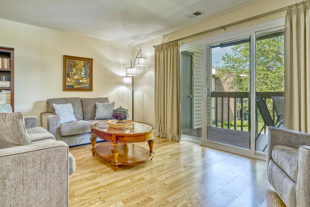 827 Summit Park Ct N, Crown Point, IN - View 2