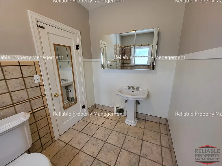 312 Gladstone St #A — Photo 7
