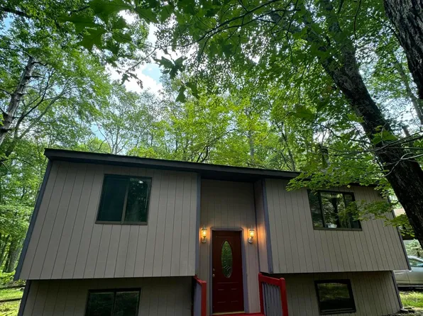 109 Rodeo Ln, Lords Valley, PA 18428