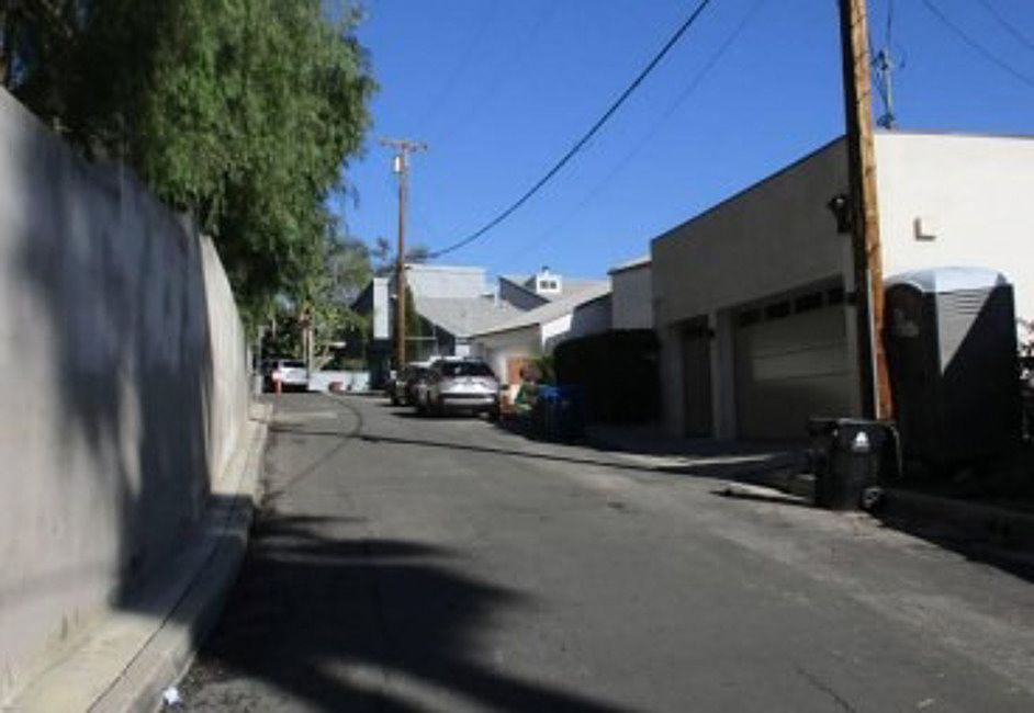 Exterior Neighborhood (street photo)