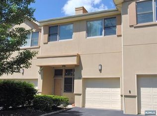 28 Rio Vista Dr, Allendale, NJ 07401