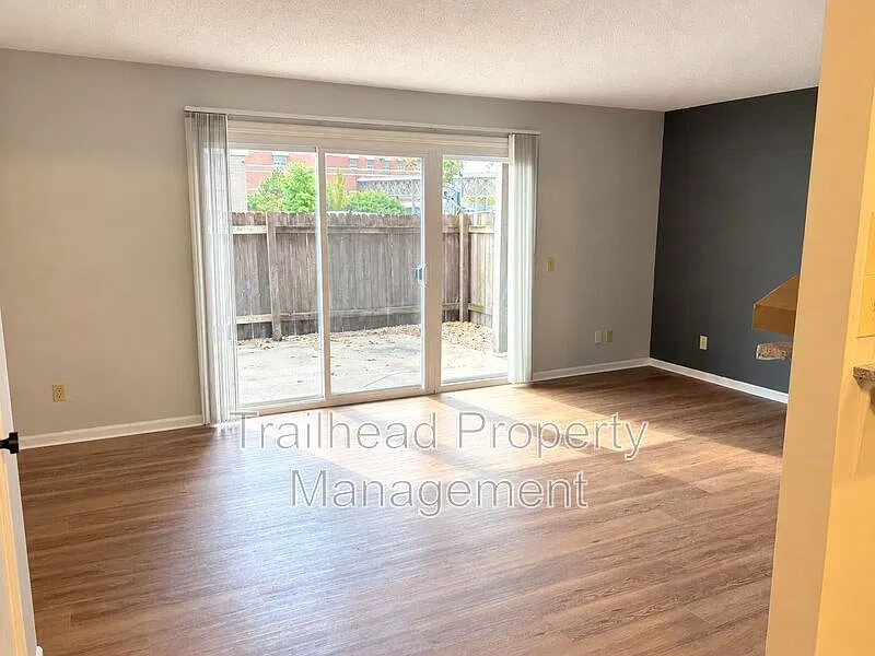 2 bed, 1.0 bath, 1100 sqft, $1,499 — Photo 3