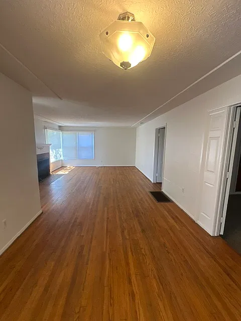 4 bed, 1576 sqft, $4,295 — Photo 4