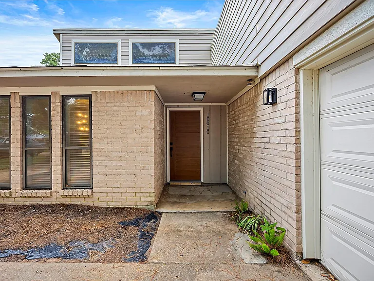 10010 Windriver Dr — Photo 4