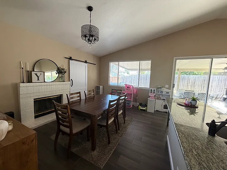 871 Strathaven Way — Photo 5
