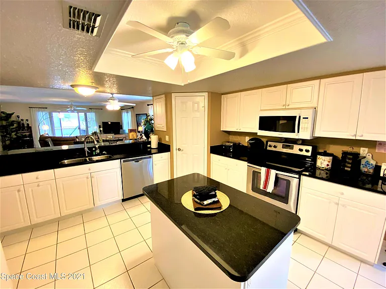 603 Shorewood Dr #F206 — Photo 2