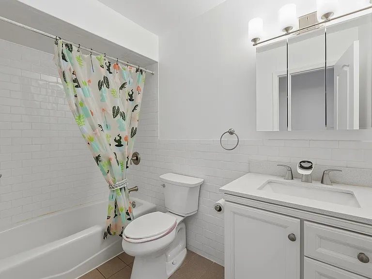 457 2nd St #6 — Photo 7