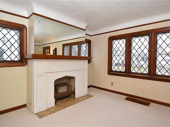 3rd image of 13817 West Ave