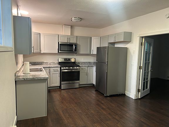 2nd image of 1408 Nichols St #B