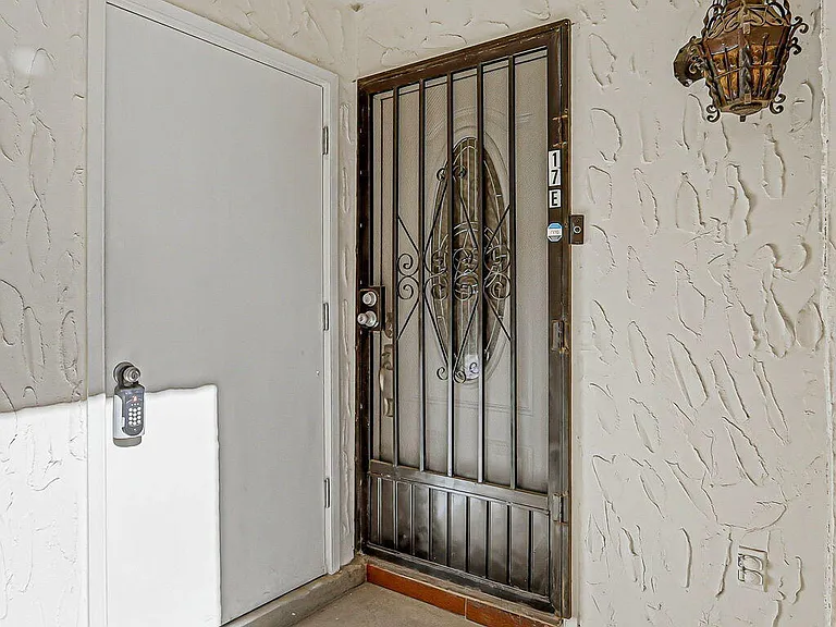6201 Escondido Dr #17E — Photo 16