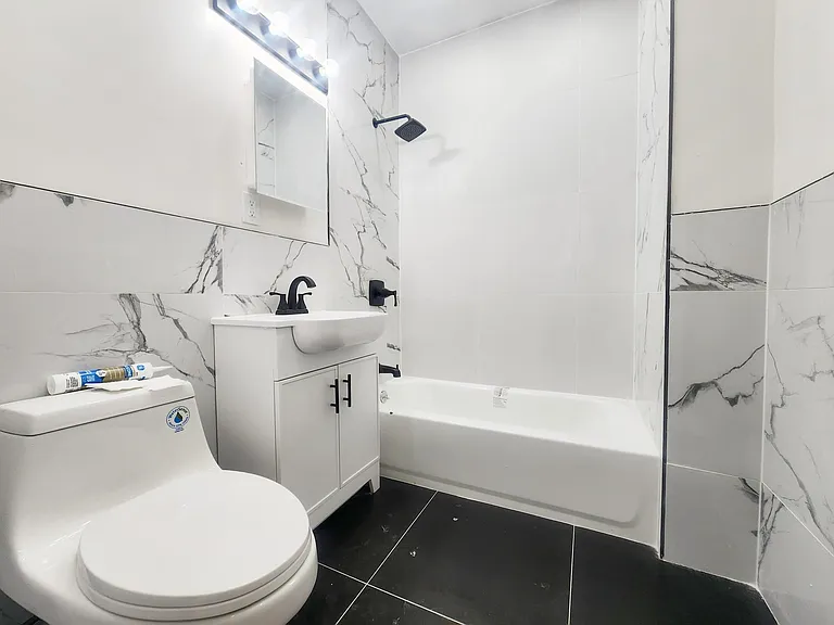 492 Van Buren St #4 — Photo 7