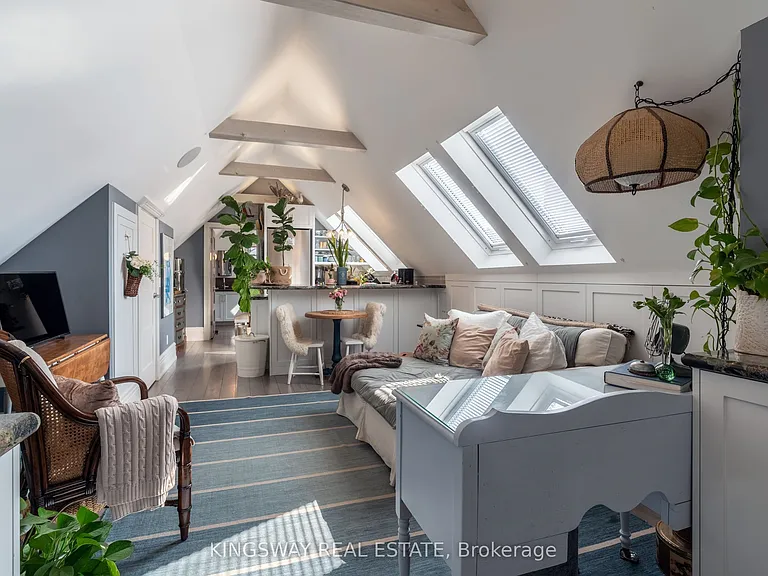 166 High Park Ave — Photo 29