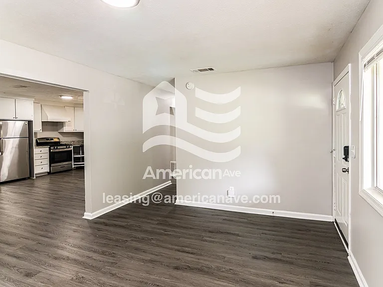 896733_003_living_room_3.jpg