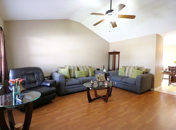 2nd image of 219 Saco Ave