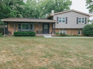 9018 N Locust Ln, Peoria, IL