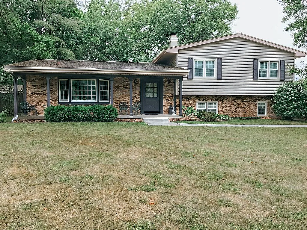 9018 N Locust Ln photo 1