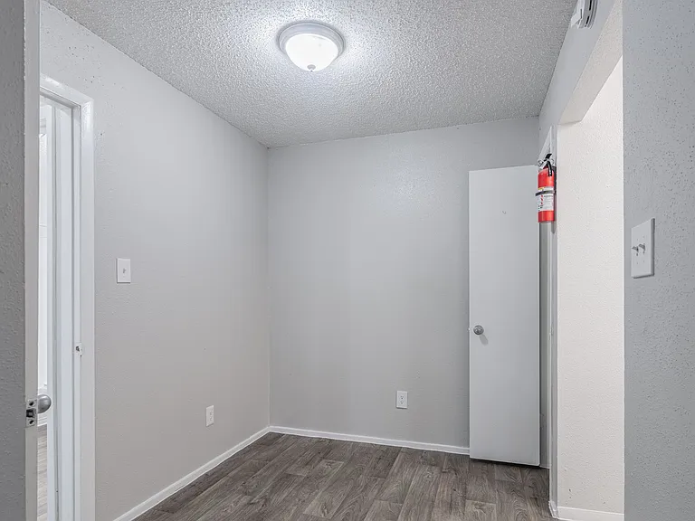 Shadow Bay Apartments — Photo 7