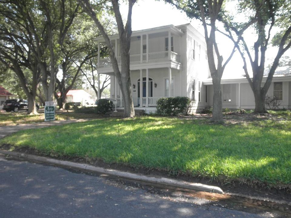 1st image of 210 N Tyler St